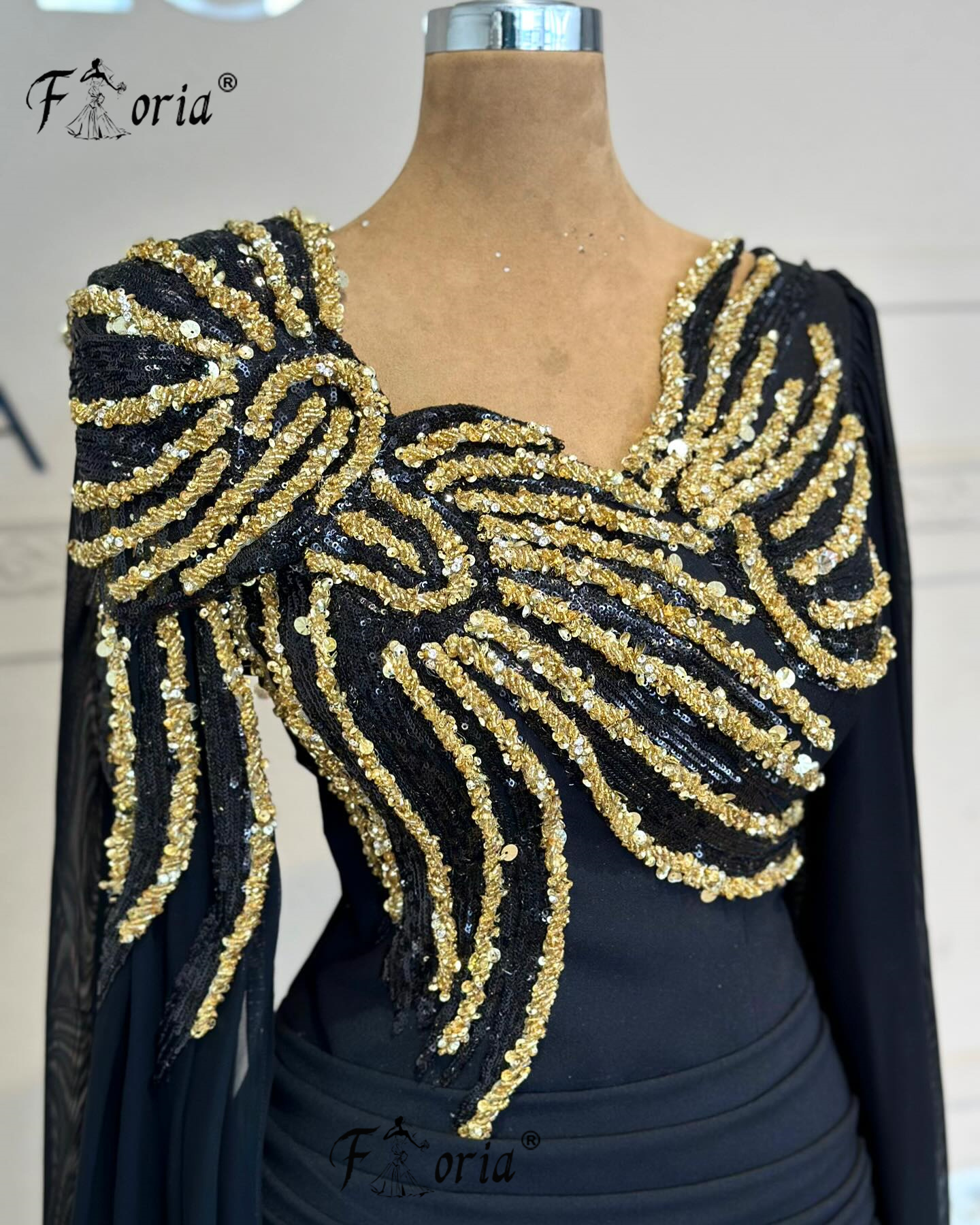 Dubai Woman Black Mermaid Form - đánh giá và giá Embroidery Gold
