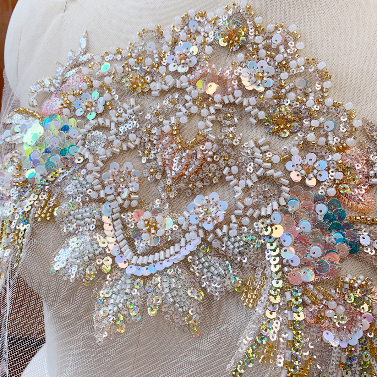 Champagne Gold Fish Scale Sequ - đánh giá và giá Embroidery Gold