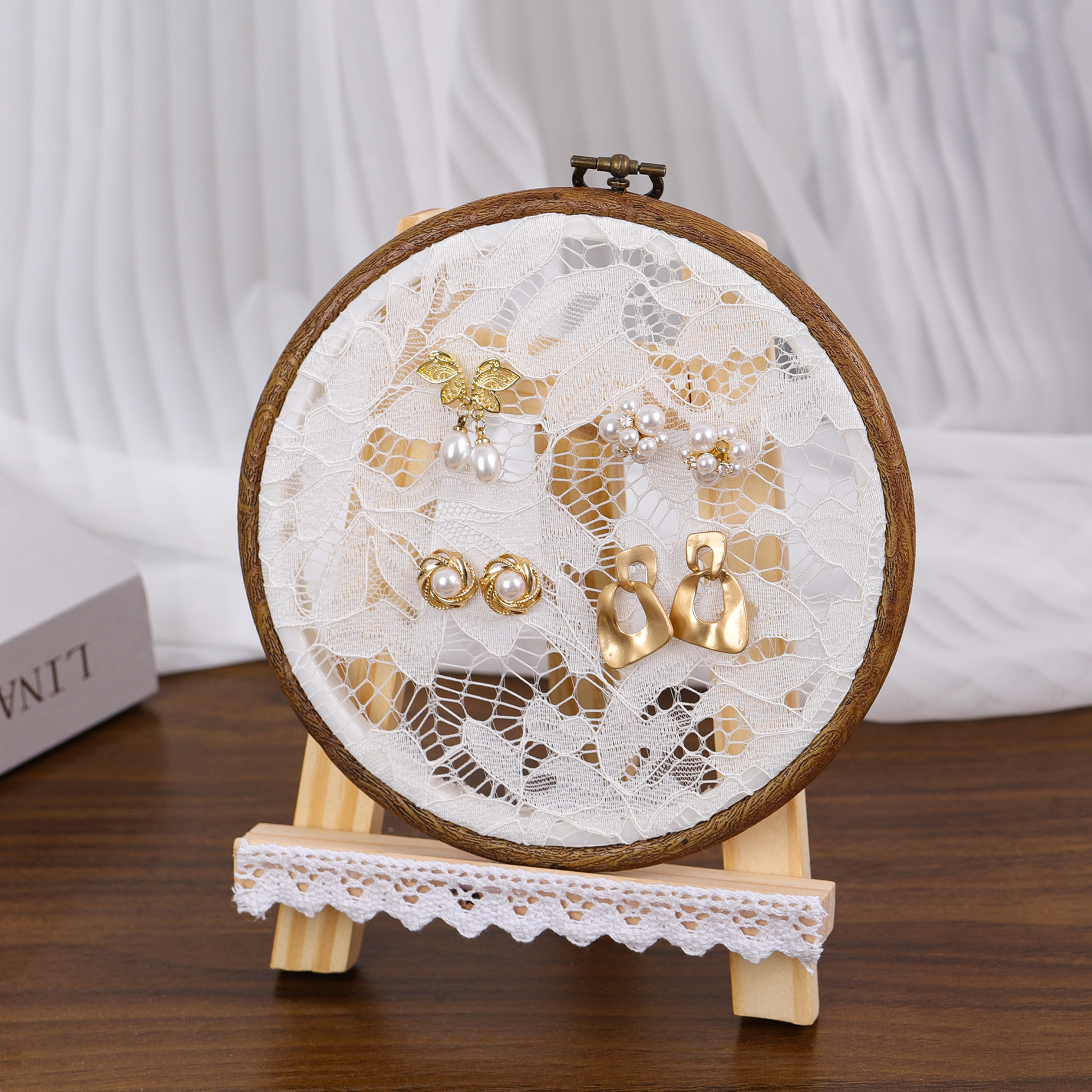Vintage Lace Embroidery Hoop E - đánh giá và giá Embroidery Photoshop