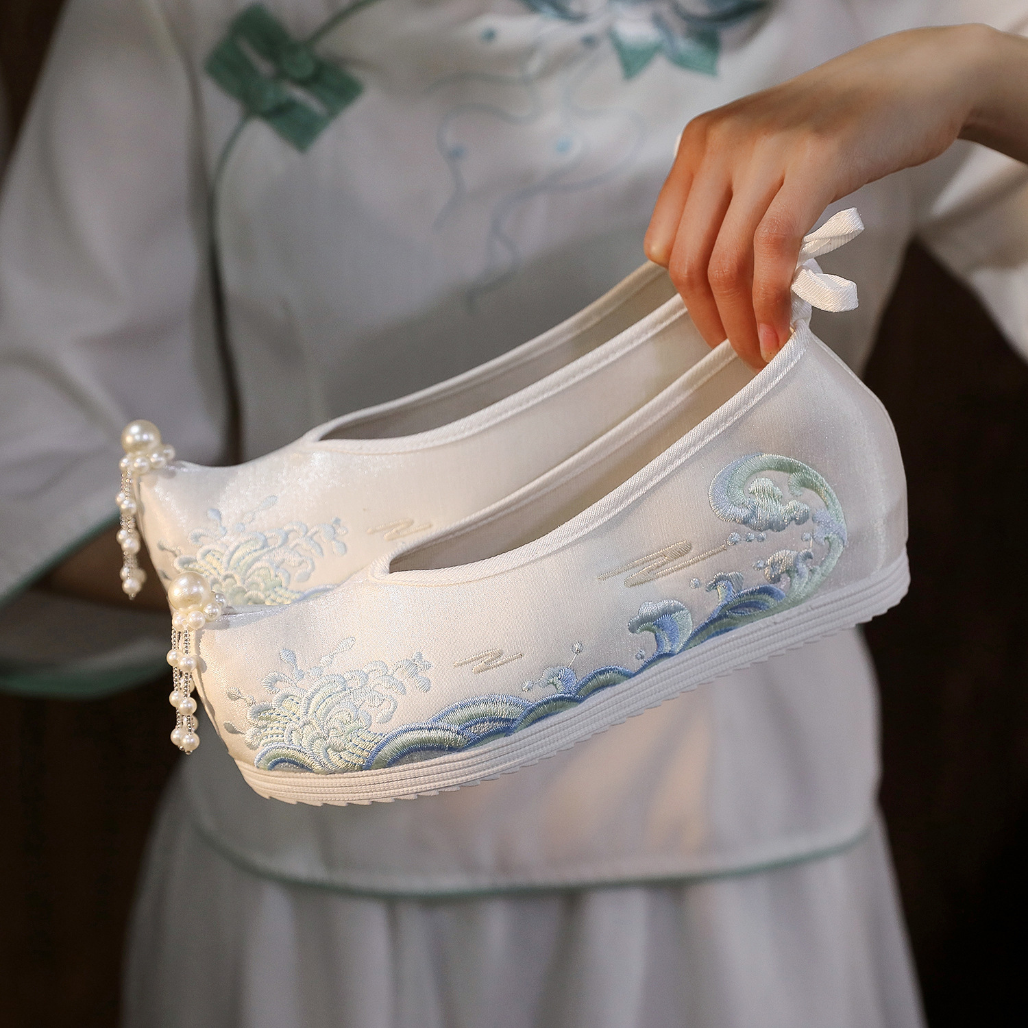 Waves Hanfu Shoes Female Embro - đánh giá và giá Embroidery Yes