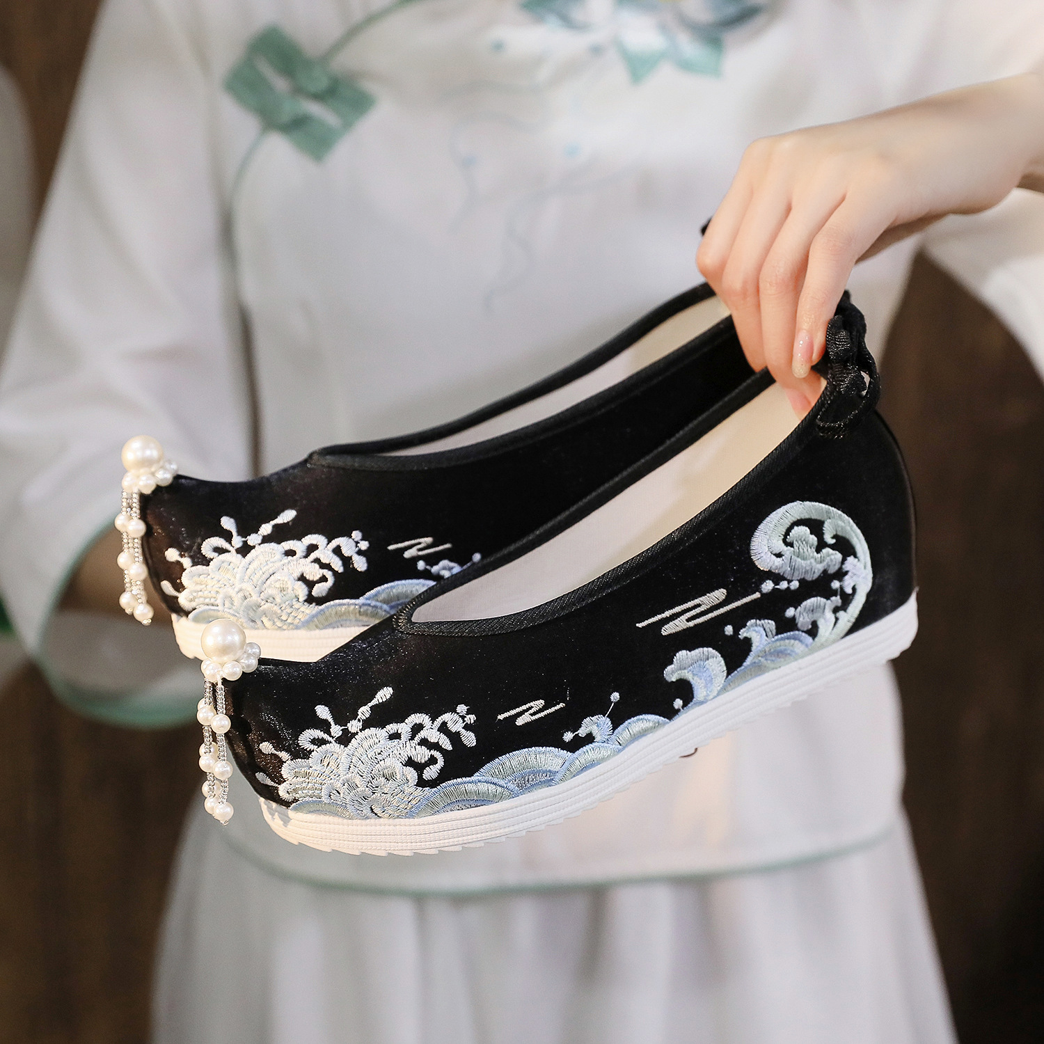Waves Hanfu Shoes Female Embro - đánh giá và giá Embroidery Yes